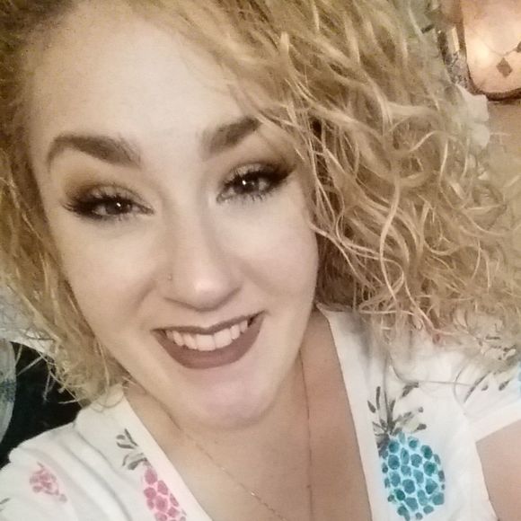 Meet your Posher, Krista - Picture 1 of 1